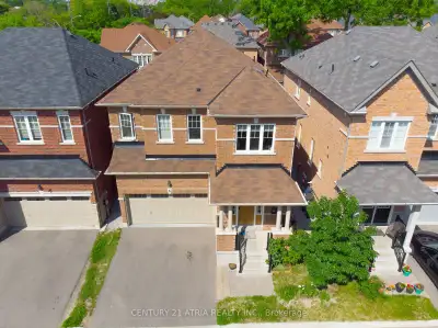 Luxurious Detached Home in Highland Creek BUILDERS TOP MODEL: The Monarch ModelDiscover refined livi...