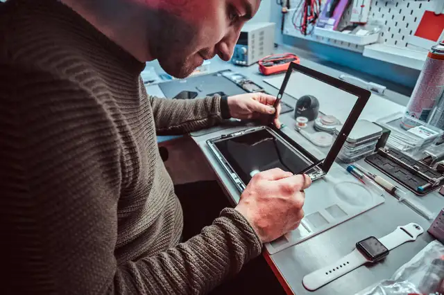 ⭐ Computers - Laptops - iPad Repairs ⭐ in Desktop Computers in Ottawa - Image 3