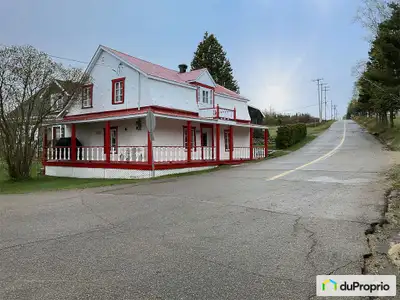 **Sur rendez-vous seulement** Authentique maison d'autrefois, pièce sur pièce, située à l'exterieur...