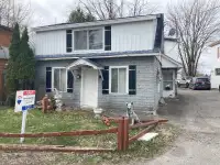 Maison à rénover avec grand terrain et garage