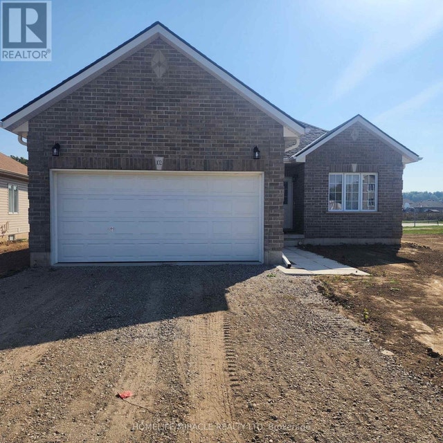 102 DELONG DRIVE Norwich, Ontario Long Term Rentals Norfolk County