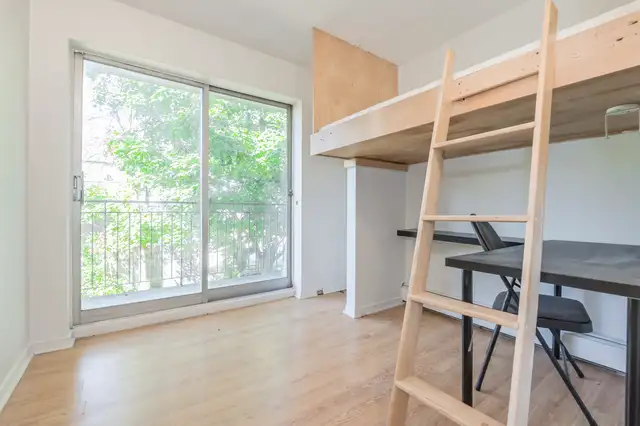 4 Bedroom Student Rooms Steps From Laurier! - $1,000 Gift Card!! in Room Rentals & Roommates in Kitchener / Waterloo - Image 11
