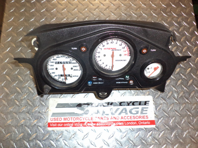 1997 honda cbr -600 f-3 gauges oem in Other in London - Image 4