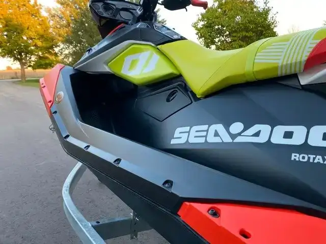 2020 SEADOO SPARK TRIXX 3UP (FINANCING AVAILABLE) in Personal Watercraft in Strathcona County - Image 7