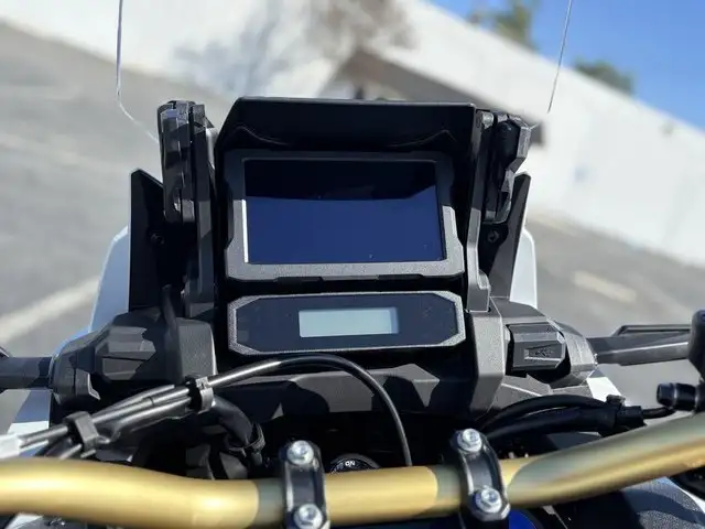 2025 HONDA AFRICA TWIN ADVENTURE SPORTS ES DCT-WHITE! in Street, Cruisers & Choppers in Saskatoon - Image 10
