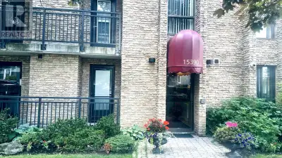 201 - 15390 YONGE STREET Aurora (Aurora Heights), Ontario
