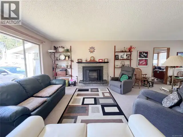 445 Chamiss Cres Gold River, British Columbia in Houses for Sale in Campbell River - Image 5