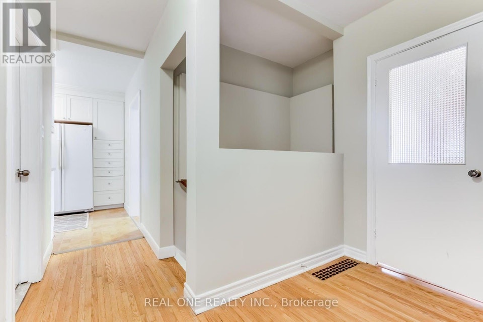 349 HORSHAM AVENUE Toronto (Willowdale West), Ontario 4