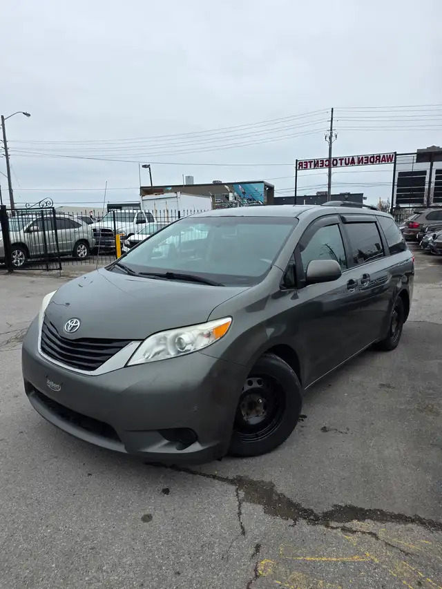 2011 Toyota Sienna Base in Cars & Trucks in City of Toronto - Image 2