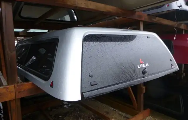 2014 - 2018 GMC Sierra or Chevrolet Silverado 8' Truck Cap in Other Parts & Accessories in Kitchener / Waterloo - Image 3