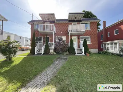 Beau quadruplex en brique situé dans un secteur pratique et recherché de Granby. L'immeuble est à pr...