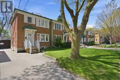 Nestled on an idyllic street in the highly sought-after and family-friendly community of North Leasi...