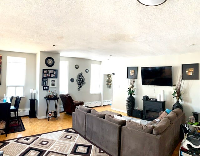 SPACIOUS 2 BED SUITE AVAILLABLE! 3
