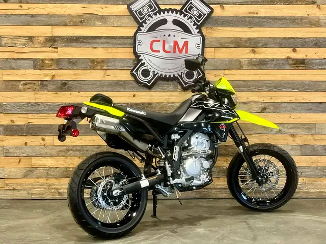 2023 Kawasaki KLX 300 SM - SUPER MOTARD + ONLY 8 KM + STREET LEG in Other in Ottawa - Image 9