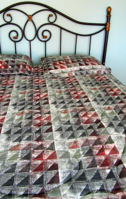 Stylish Double Bed Comforter w. 2 Pillow Shams - Brand New! in Bedding in Dartmouth - Image 3