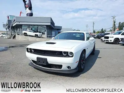 Low Mileage, Aluminum Wheels, Remote Start, 4G Wi-Fi, Apple CarPlay, Android Auto! If you want a fas...