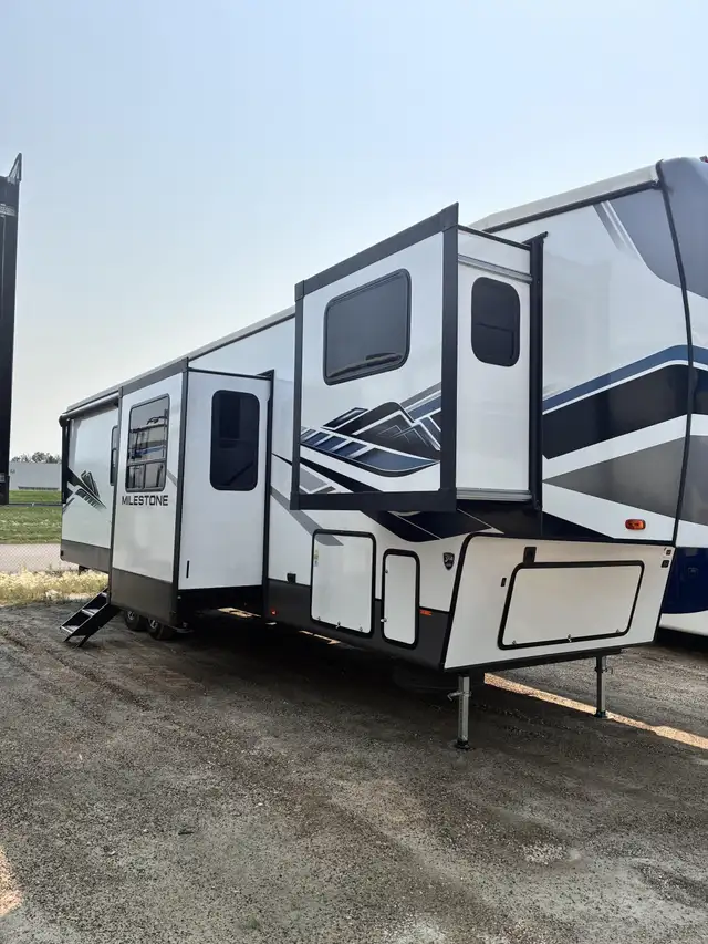 2023 Heartland MILESTONE 370 FLMB in Travel Trailers & Campers in St. Albert - Image 3