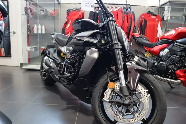 2026 Ducati X DIAVEL V4 in Street, Cruisers & Choppers in Edmonton - Image 2