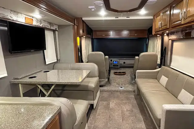 2018 Holiday Rambler Admiral 30U – Pre-Owned Class A Motorhome.  in RVs & Motorhomes in Red Deer - Image 42
