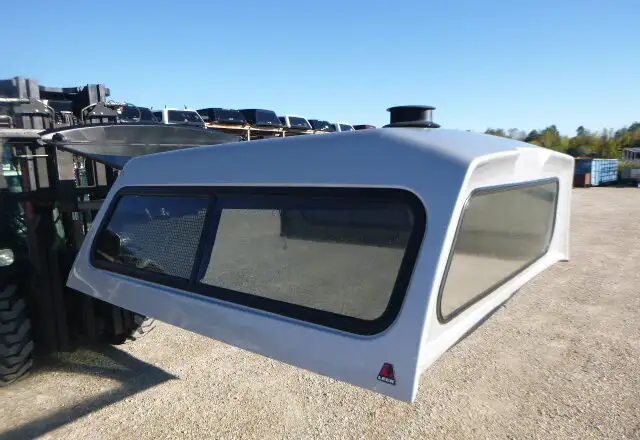 2009 - 2018 Dodge Ram 6'4 PS2 Bright Silver Leer180 Truck Cap in Other Parts & Accessories in Kitchener / Waterloo - Image 7