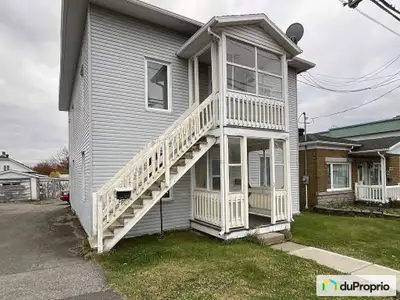 Belle opportunité pour investisseur ou propriétaire occupant. Duplex 2 x 4 ½ avec garage détaché aya...