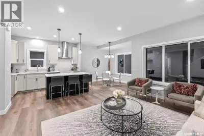 Welcome to "The Holdenberg" by premier builder Ehrenburg Homes in the desirable Eastbrook neighbourh...