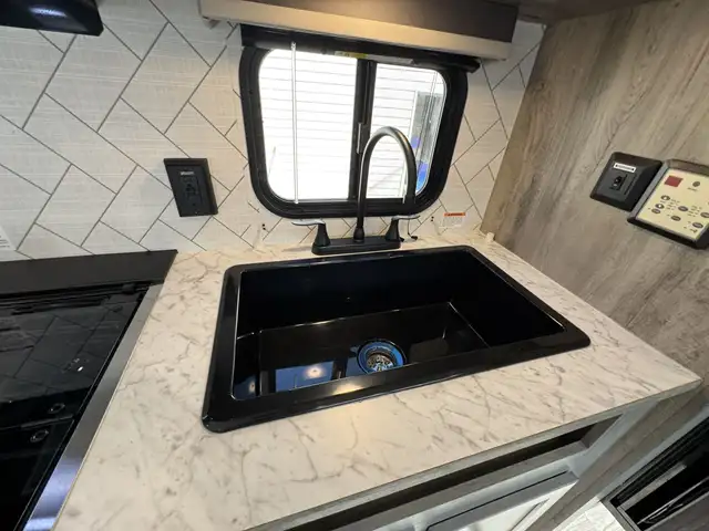 2026 ,Sun Lite,Sunset Park RV 25DB LTD in Travel Trailers & Campers in Kamloops - Image 16