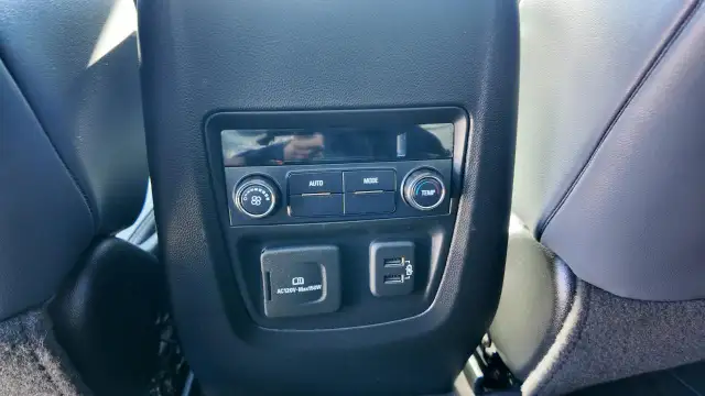 2020 Buick Enclave Essence Essence AWD // Sun & Navigation Pk...6050330835747020818