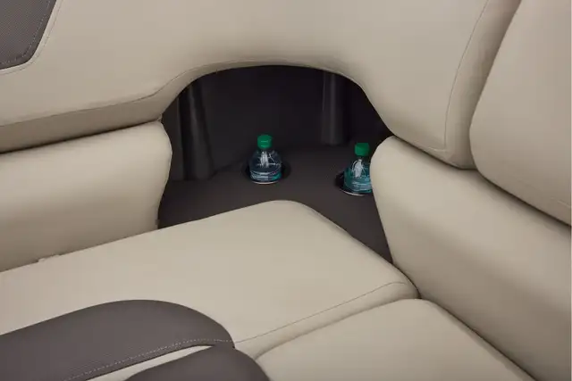 2026 Sun Tracker Fishin' Barge 22 XP3 TRITOON-pontoon boat in Powerboats & Motorboats in Vernon - Image 25