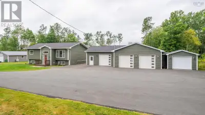 This spacious 3 bed, 3 bath property offers an abundance of room for a growing family, both inside a...