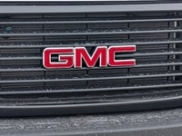 Gas V6 4.3L engine for reliable power | Rear-wheel drive for enhanced stability | Traction and stabi... (image 6)