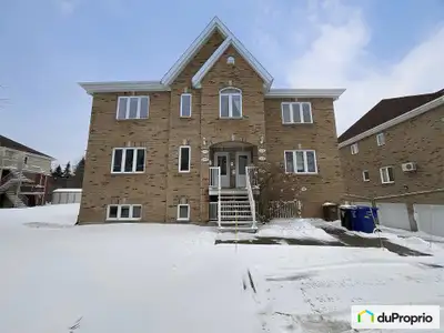 Spacieux condo de 2 chambres (1 003 pi²) avec stationnement - Disponible le 1er juillet. Condo de 93...