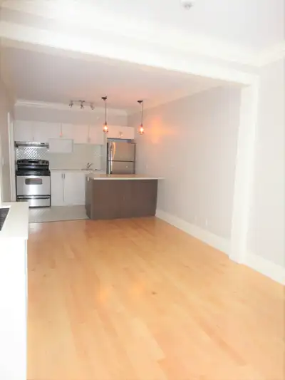 Welcome to your new home in the heart of Downtown Pembroke! This beautifully updated 2-bedroom apart...