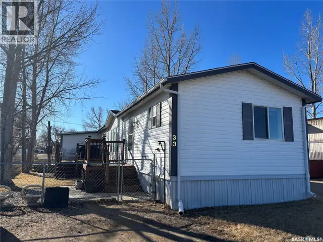 33 Cypress Mobile Home PARK Maple Creek, Saskatchewan in Houses for Sale in Swift Current - Image 2