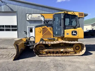 Bulldozer avec Tractions en Acier Automatique Cabine Lame 6 Positions hydraulique 7660 Hres Tres Bon...