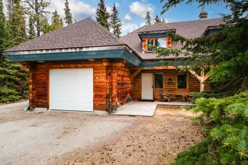 Welcome to 7 Tombstone Place an exceptional cedar post & beam home in peaceful Pine Ridge! This beau...