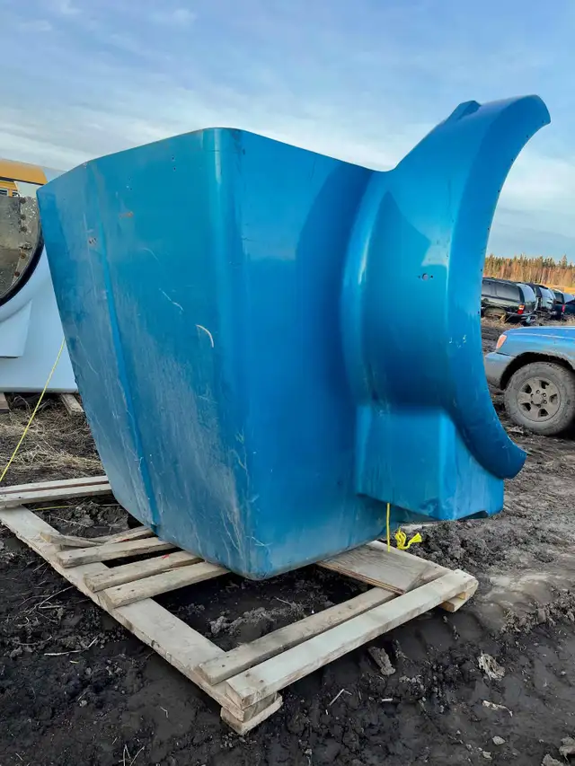 KENWORTH T800 VARIOUS HOODS INCLUDING WIDE HOOD OFFERS? in Heavy Equipment Parts & Accessories in Edmonton - Image 9