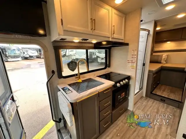 2025 Thor Motor Coach Four Winds Sprinter 24LV - Diesel in RVs & Motorhomes in Moncton - Image 17