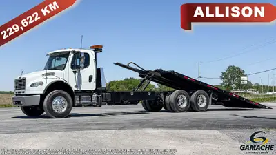 Heavy truck / Camion lourd - # STOCK: C-36546 2018 FREIGHTLINER M2 106 CAMION PLATE FORME REMORQUEUS...