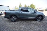 2017 HONDA RIDGELINE TOURING / RTL-E AWD CREW CAB Honda Reliability • Fully Loaded • BRAND NEW TIRES... (image 5)