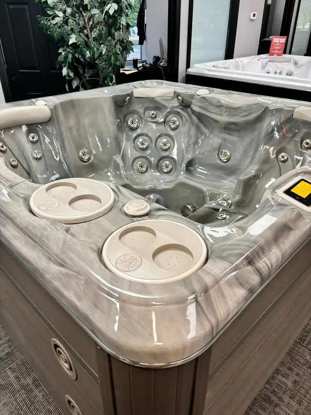 Self-Cleaning 6 person hot tub 62863734586370121