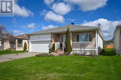 Nestled in the beautiful and highly sought-after neighbourhood of Perthmore Glen, this exceptional b...