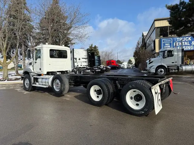 2009 Mack GU813 Granite Cab and Chassis with SPIF Axle, Allison  in Heavy Trucks in Oakville / Halton Region - Image 7
