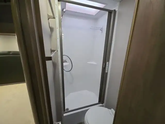 2024 Adventurer LP Class C Adventurer 24DS in RVs & Motorhomes in Kelowna - Image 19