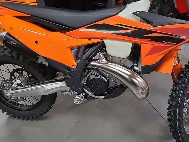 2025 KTM XC 250 in Dirt Bikes & Motocross in Calgary - Image 4