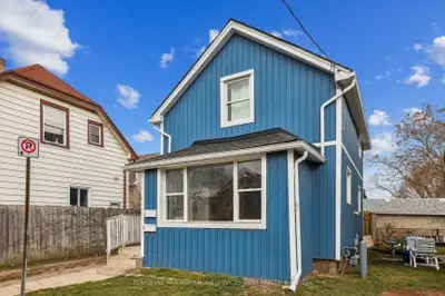 Bright 1 Bedroom Upper-Level Unit – All Utilities & Parking Incl