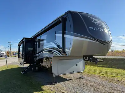 ***Consignation payez une seule taxe*** Superbe Caravan a sellette 34 Pieds We also speak english Vo...