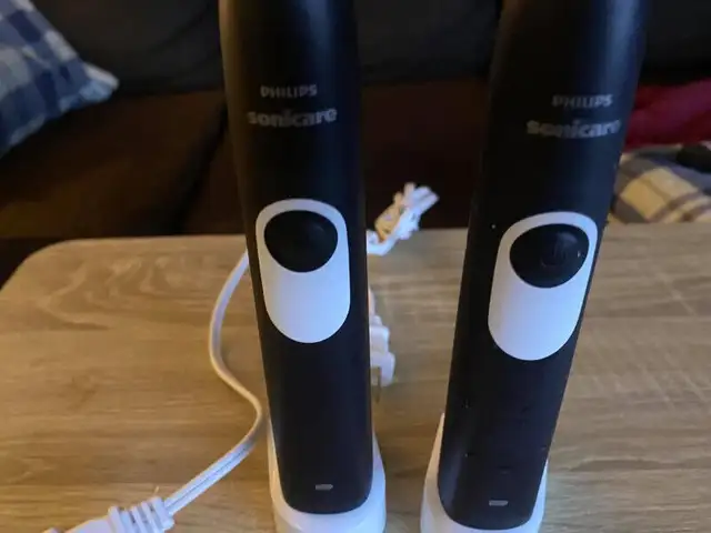 electric toothbrush set in Health & Special Needs in Napanee - Image 4