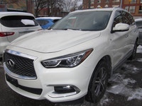 FINISHED IN PEARL WHITE WITH BLACK LEATHER INTERIOR. 7 PASSENGER. ALLOY WHEELS, SUNROOF, HEATED SEAT... (image 1)