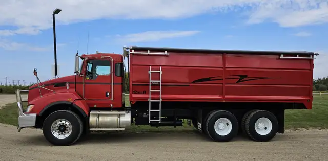 2014 Kenworth T400 Grain Truck in Heavy Trucks in Saskatoon - Image 5